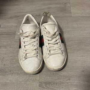 Gucci Men's White Sneakers with Red and Green Stripes
